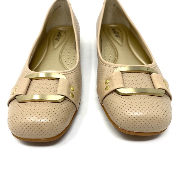 Trotters Sizzle Signature flats Nude Perforated - Picture 3 of 9
